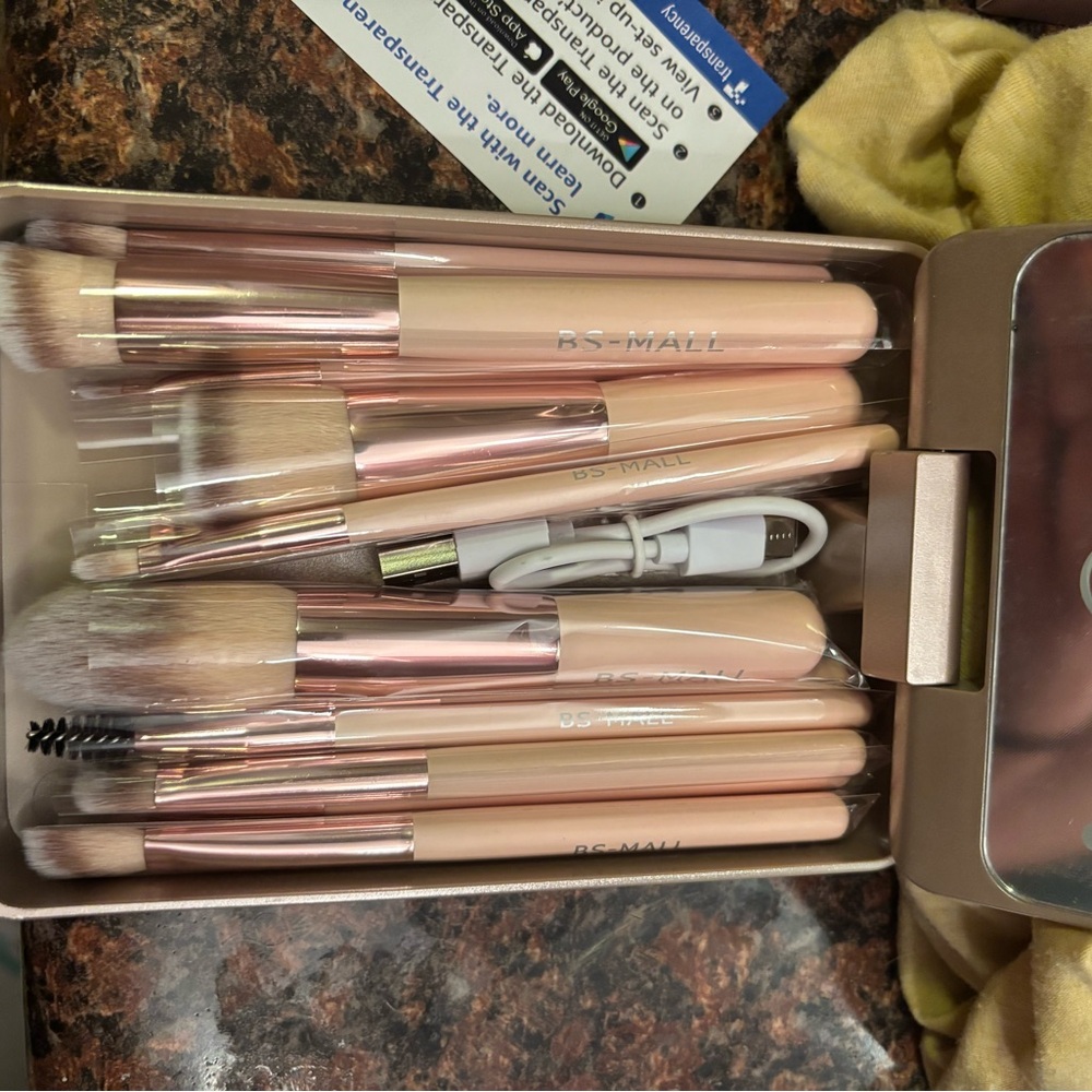 Travel brush set